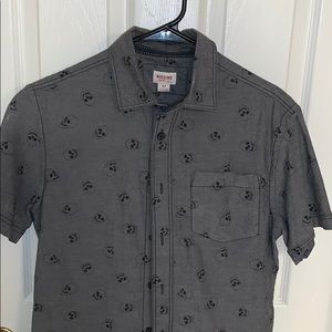 Shirt sleeve casual button up with skulls